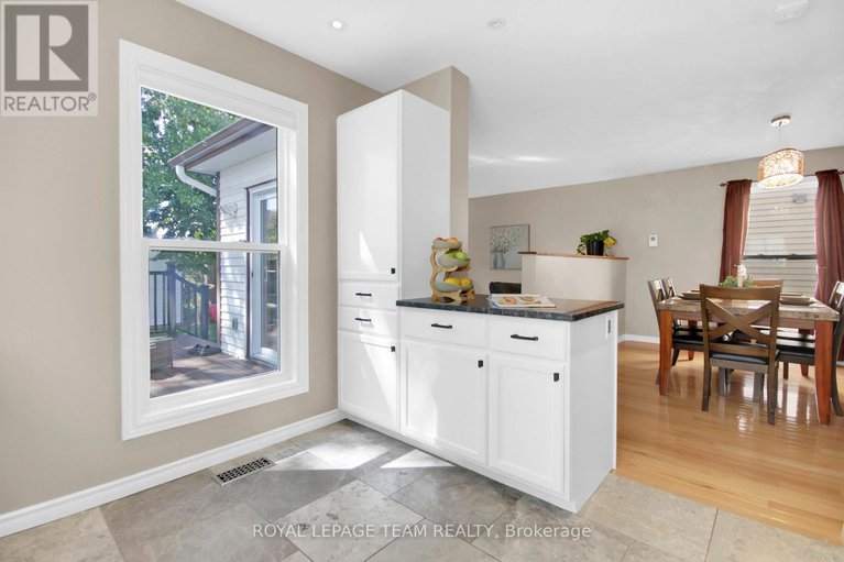 28874941/18-victor-street/stittsville-central/ottawa/ontario/K2S1H9_14