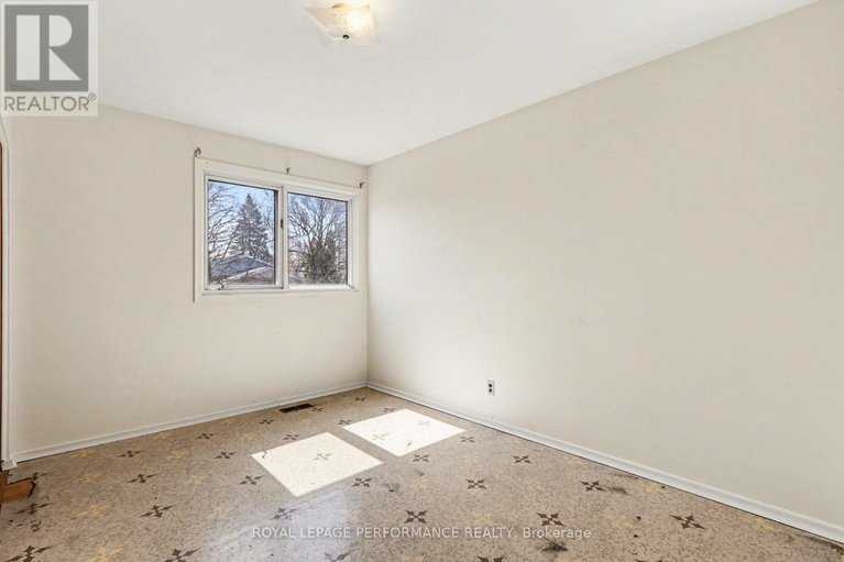 29614831/767-cross-avenue/elmvale-acresurbandale/ottawa/ontario/K1G3C9_24