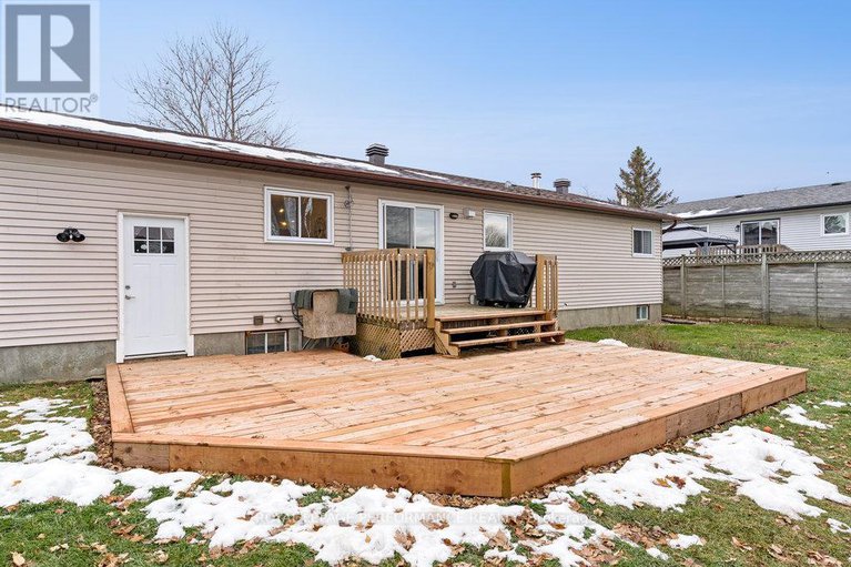 29416128/21-menard-street/embrun/russell/ontario/K0A1W1_42