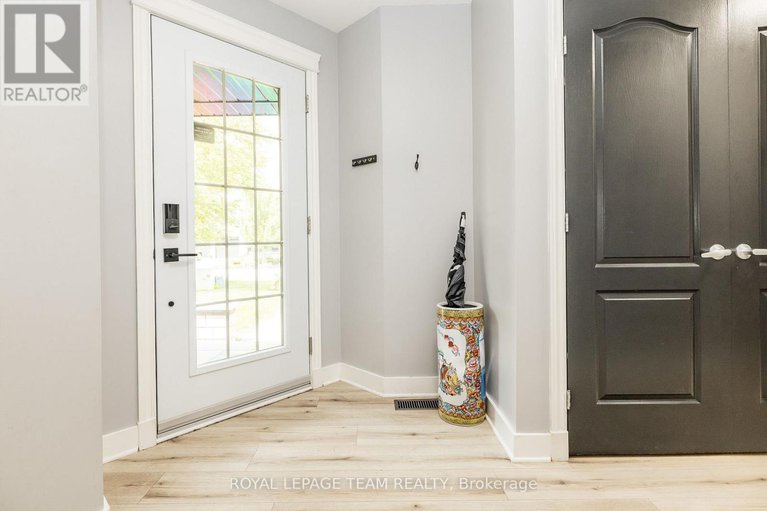 28449853/333-timbertrail-terrace/springridgeeast-village/ottawa/ontario/K4A5A6_5