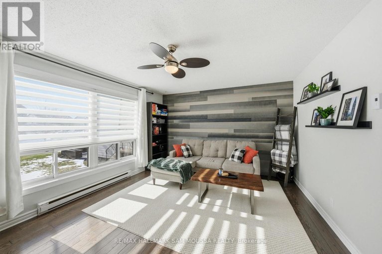 29571968/b-25-woodvale-green/craig-henrywoodvale/ottawa/ontario/K2G4H3_7