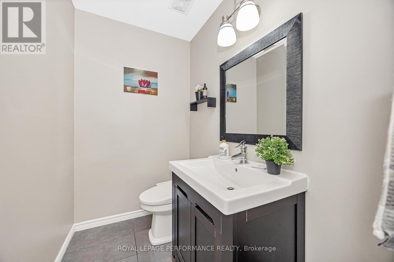 28785273/8-hyannis-avenue/cedargrovefraserdale/ottawa/ontario/K2J3H8_14