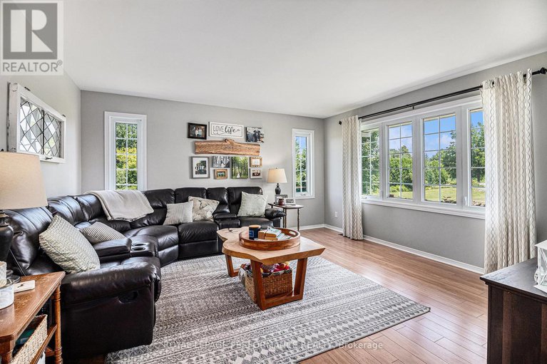 28804452/66-front-street/finch/north-stormont/ontario/K0C1K0_7
