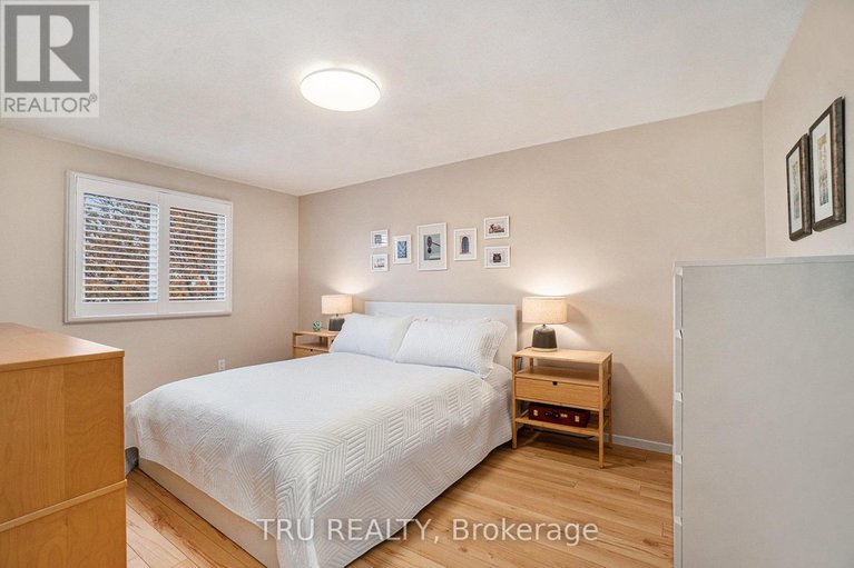 29348348/1719-meadowview-crescent-n/convent-glen-south/ottawa/ontario/K1C1T9_23