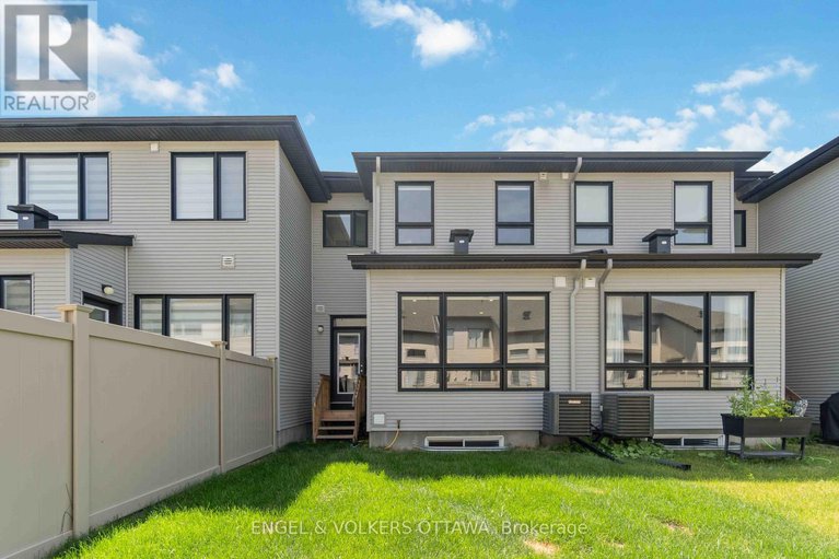 28568495/640-cordelette-circle/mer-bleuebradley-estatesanderson-park/ottawa/ontario/K1W0P2_43