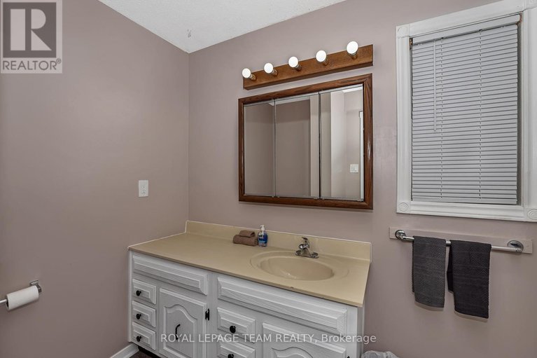 28623427/1210-bayview-drive/constance-bay/ottawa/ontario/K0A3M0_17