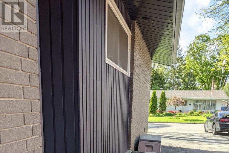 29441384/2160-lambeth-walk/parkway-park/ottawa/ontario/K2C1G1_26