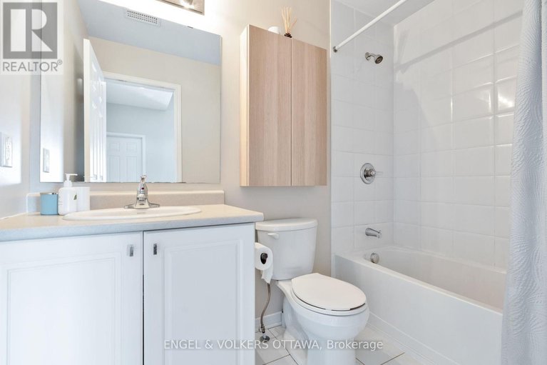 28491799/4-44-sternes-private/springridgeeast-village/ottawa/ontario/K4A0X8_31
