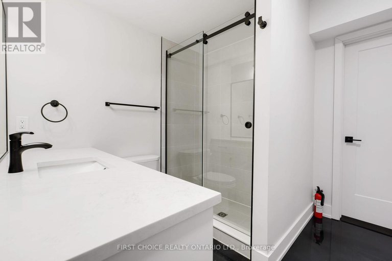 29428405/271-queen-mary-street/overbrookcastle-heights/ottawa/ontario/K1K1X1_37