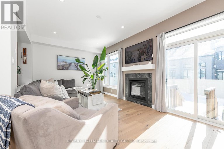 29405995/2260-copperhead-street/mer-bleuebradley-estatesanderson-park/ottawa/ontario/K1W4W6_19