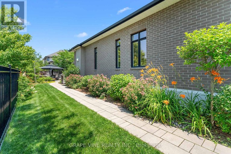 28623551/227-sunnyridge-crescent/emerald-meadowstrailwest/ottawa/ontario/K2M0H2_5