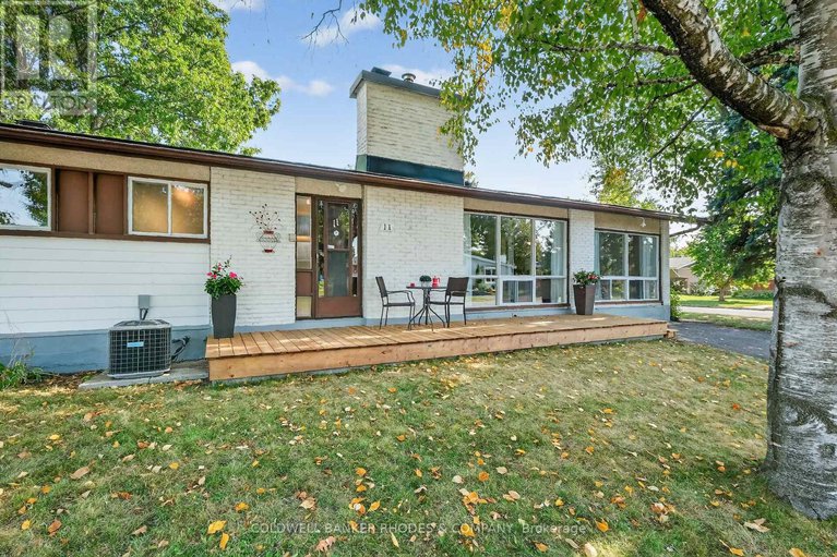 28912444/11-willeth-avenue/city-viewskylinefisher-heightsparkwood-hills/ottawa/ontario/K2E5C2_3