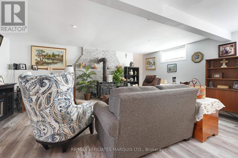 29034285/21-ste-therese-boulevard/embrun/russell/ontario/K0A1W0_28