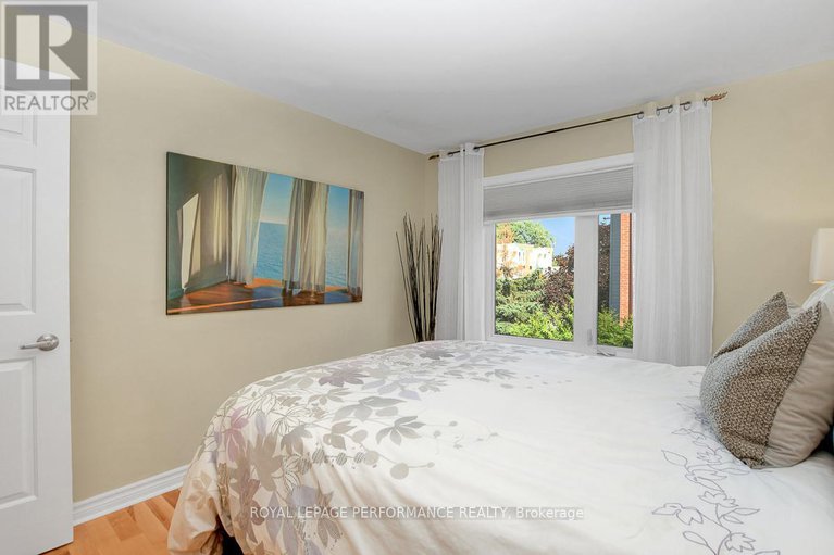 28841567/3-2-columbus-avenue/overbrook/ottawa/ontario/K1K1R3_32