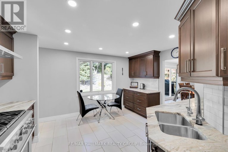 28989053/118-queensline-drive/bruce-farmgraham-parkqualicumbellands/ottawa/ontario/K2H7J5_13