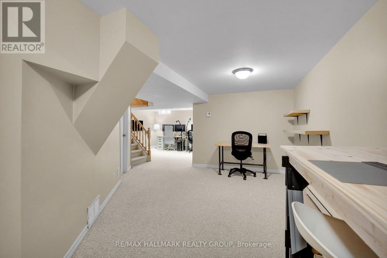 29397624/17-glenmoriston-avenue/glencairnhazeldean/ottawa/ontario/K2L2S3_29