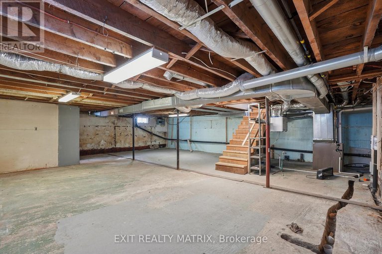 29373257/5811-highway-34-road/vankleek-hill/champlain/ontario/K0B1R0_21