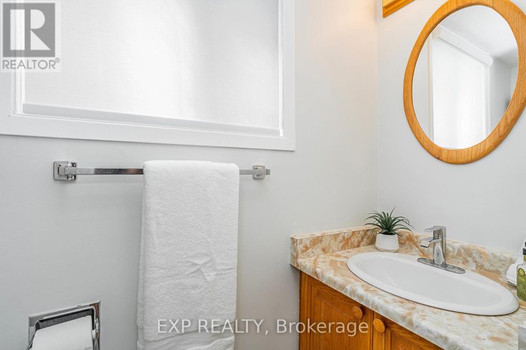 28799326/6084a-vineyard-drive/convent-glen/ottawa/ontario/K1C2M5_8