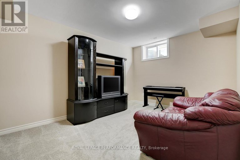 29588176/318-iona-street/westborohampton-park/ottawa/ontario/K1Z7B9_22