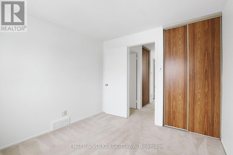 29097946/60-homestead-street/borden-farmstewart-farmcarleton-heightsparkwood-hills/ottawa/ontario/K2E7N6_17