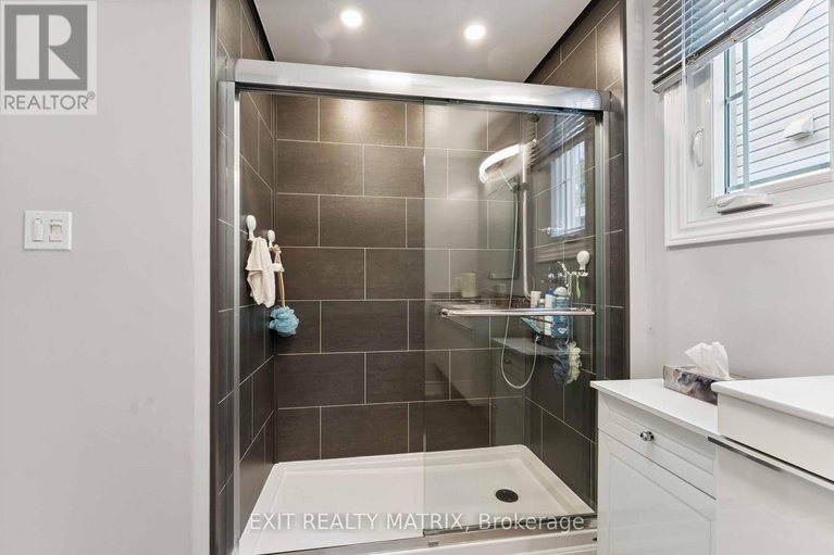 28785707/347-shakespeare-street/vanier/ottawa/ontario/K1L5M1_16