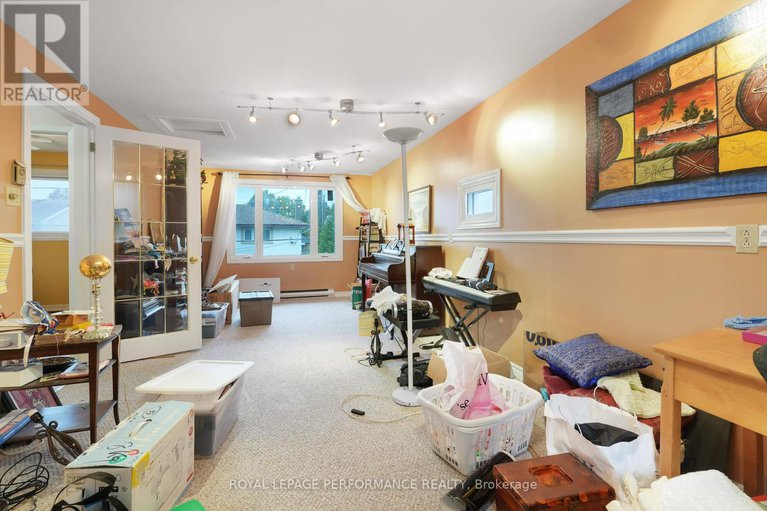 28967261/1273-anoka-street/ridgemont/ottawa/ontario/K1V6C3_18