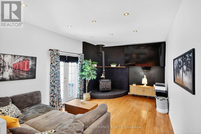 29573555/107-dunlop-crescent/village-of-russell/russell/ontario/K4R1B3_22