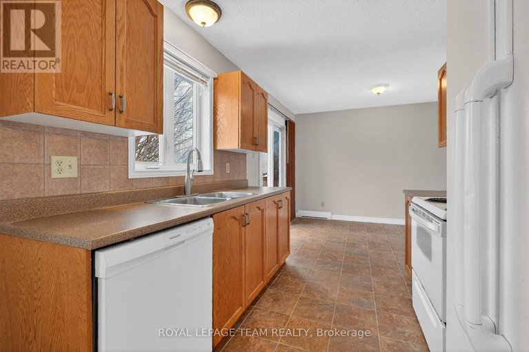 29598336/280-therese-avenue/town-of-rockland/clarence-rockland/ontario/K4K1G9_13