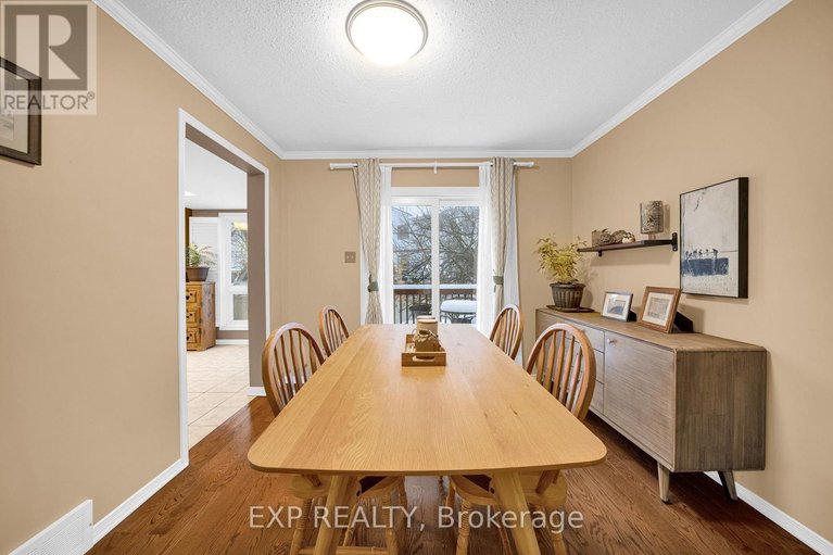 29595926/4-huntersfield-drive/hunt-club-parkgreenboro/ottawa/ontario/K1T3E4_6