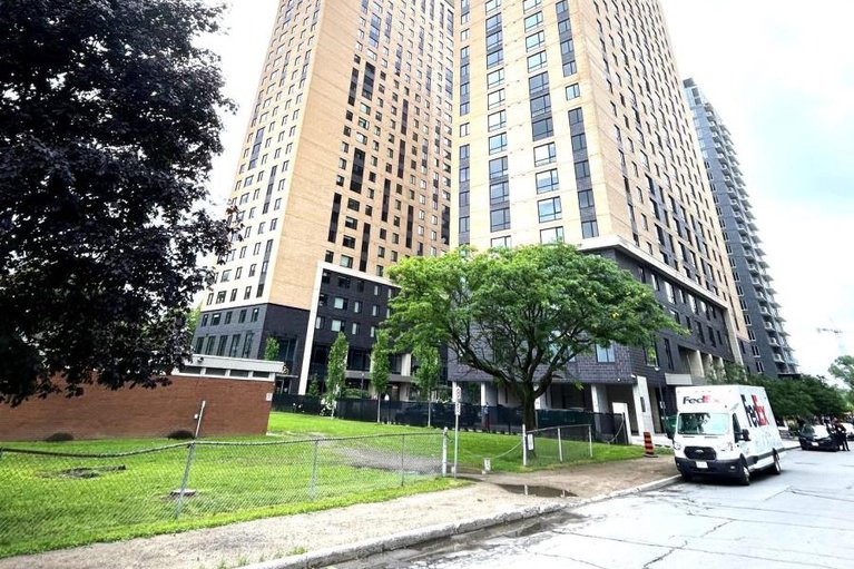 29414754/1817-105-champagne-avenue/west-centre-town/ottawa/ontario/K1S4P3_1