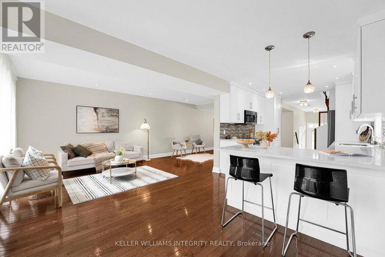 28496867/a-251-glynn-avenue/overbrookcastle-heights/ottawa/ontario/K1K1S2_24