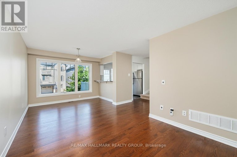 28978296/601-foxlight-circle/emerald-meadowstrailwest/ottawa/ontario/K2M0L9_16
