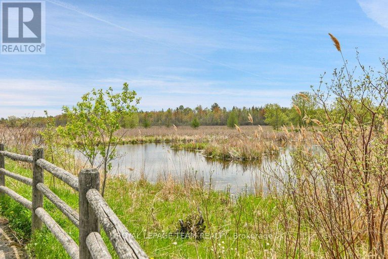 28330795/130-winterhaven-drive/mer-bleuebradley-estatesanderson-park/ottawa/ontario/K1W0H4_36