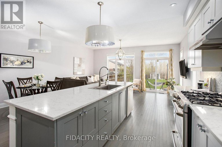 28286993/670-whitecliffs-avenue/riverside-south/ottawa/ontario/K1V2N4_11