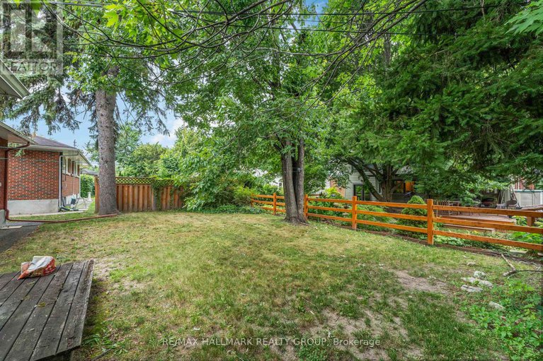 28998329/2055-neepawa-avenue/carlingwood/ottawa/ontario/K2A3L7_28
