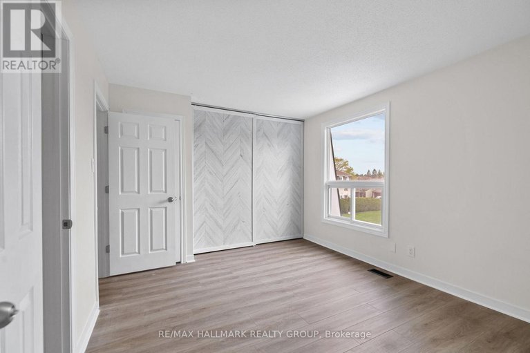 28559937/48-1955-greenway-parkway/blackburn-hamlet-south/ottawa/ontario/K1B5A9_18