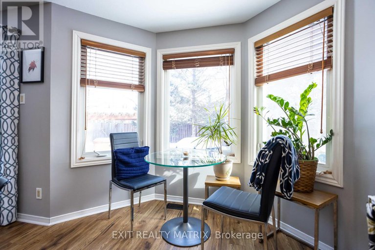 29422357/1879-rosewind-court/chapel-hill/ottawa/ontario/K1C7E3_22