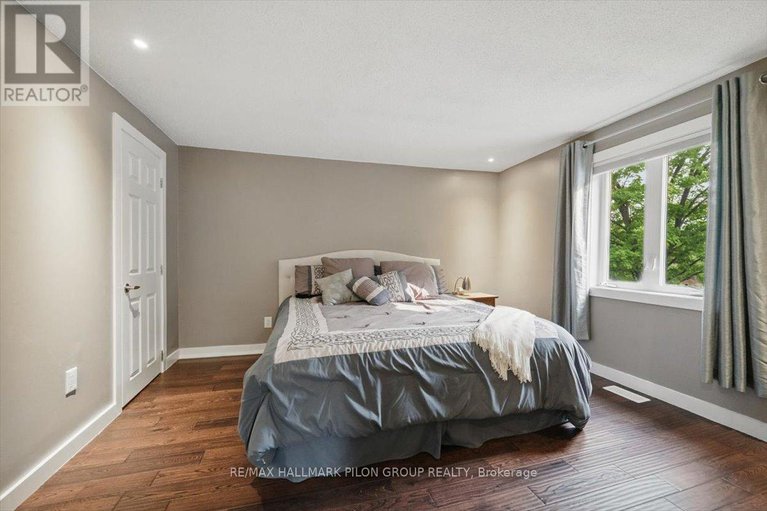 28420947/84-eastpark-drive/blackburn-hamlet/ottawa/ontario/K1B4A4_16