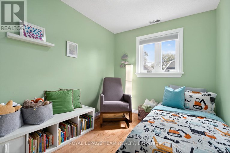 28798908/217-montfort-street/vanier/ottawa/ontario/K1L5P3_20