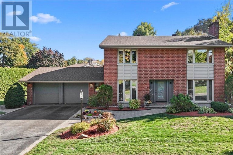 29548999/33-okanagan-drive/bruce-farmgraham-parkqualicumbellands/ottawa/ontario/K2H7E9_1