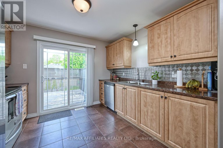 28567614/30-lee-avenue/smiths-falls/smiths-falls/ontario/K7A0A2_12