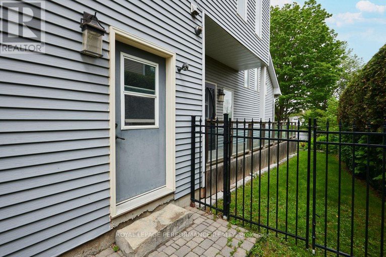 28846758/6099-james-bell-drive/manotick-south-to-roger-stevens/ottawa/ontario/K4M1B3_37