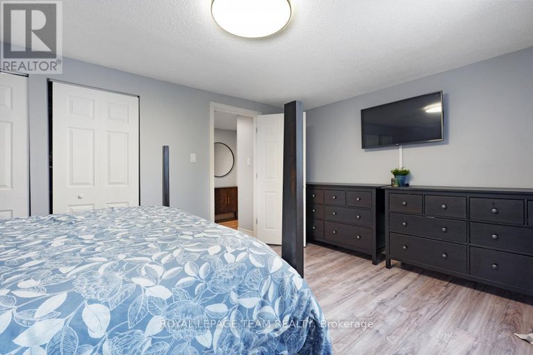 29256594/52-alison-korn-private/bells-corners/ottawa/ontario/K2H8M6_16