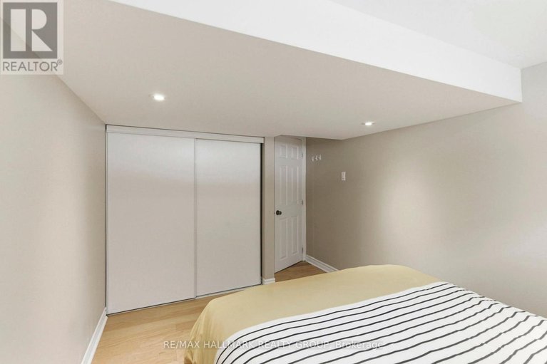 29310032/907-innswood-drive/mckellar-heightsglabar-park/ottawa/ontario/K2A3R9_32