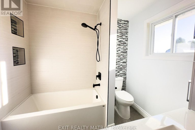 29119541/12187-county-road-3-road/winchester/north-dundas/ontario/K0C2K0_22