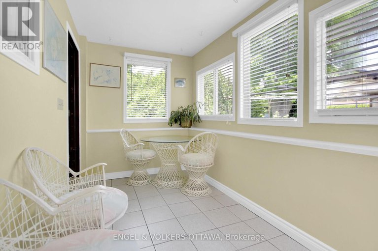 28483641/8-greenwich-avenue/carleton-heights/ottawa/ontario/K2E5E6_13