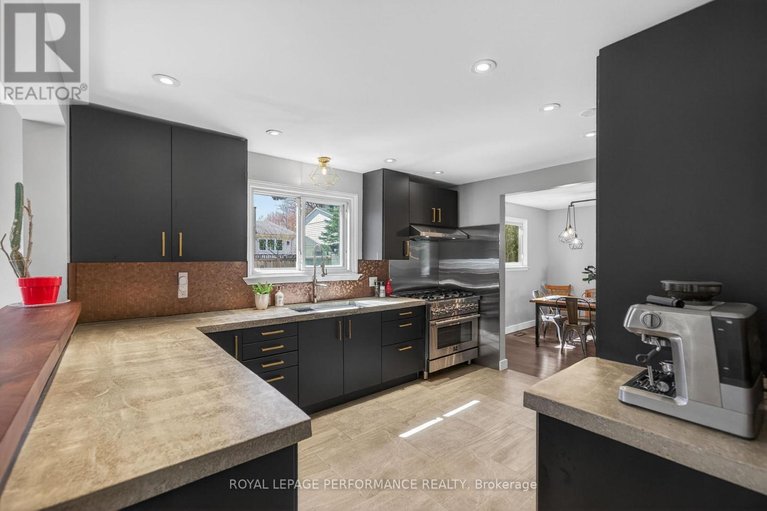 29668804/31-northpark-drive/blackburn-hamlet/ottawa/ontario/K1B3R7_12