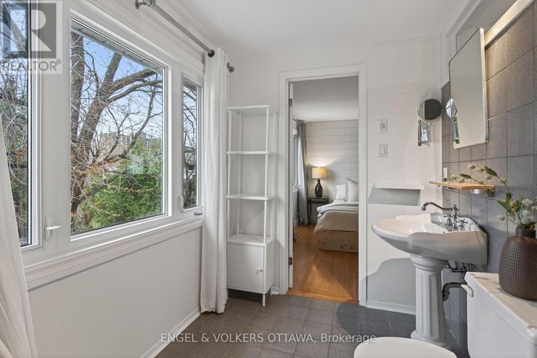 29673894/1774-playfair-drive/playfair-park/ottawa/ontario/K1H5S3_36