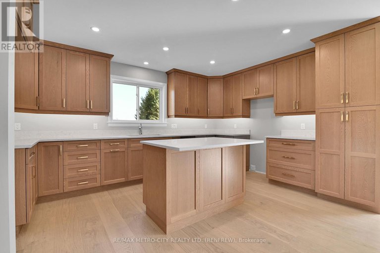 28406603/16-red-door-lane/horton-twp/horton/ontario/K7V3Z8_12