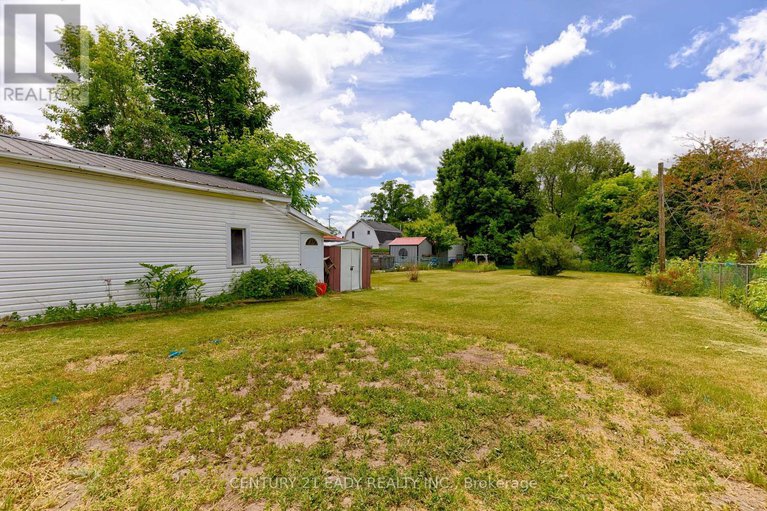 28505414/424-moore-street/renfrew/renfrew/ontario/K7V1L9_39